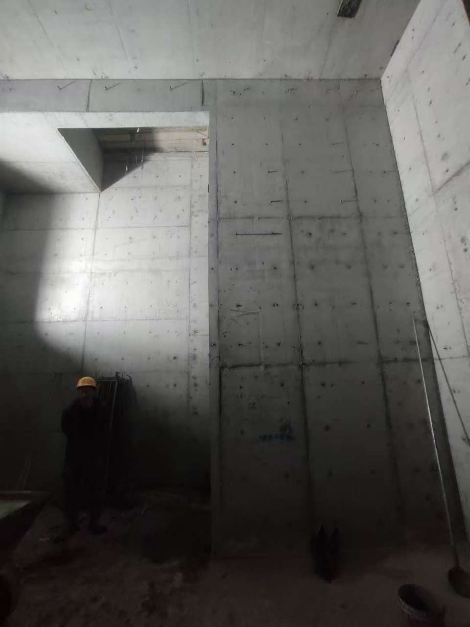 延安墙上开槽钢筋断了有影响吗